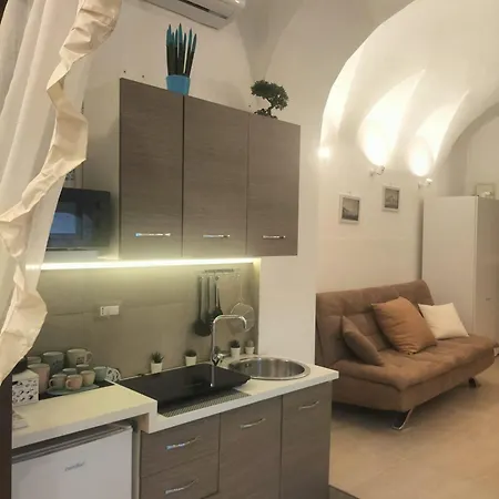 Decumani 21 نابولي